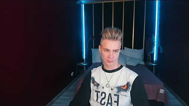 Snapshot of LawrenceMiles chatting on 09-22-25, 10:50 LawrenceMiles online show from 09-22-25, 10:50