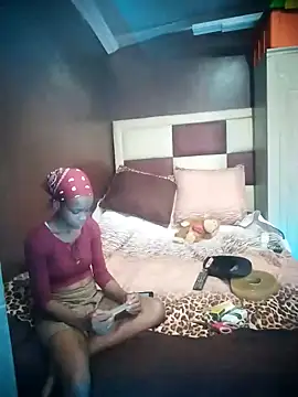 Snapshot of TinnyVsGiant chatting on 09-18-25, 01:35 TinnyVsGiant online show from 09-18-25, 01:35