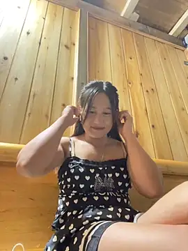 Snapshot of phungtiti chatting on 10-02-25, 01:18 phungtiti online show from 10-02-25, 01:18