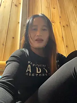 Snapshot of phungtiti chatting on 11-24-25, 03:39 phungtiti online show from 11-24-25, 03:39