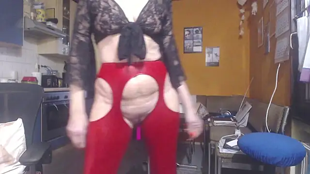 Snapshot of SexySilvie chatting on 03-04-26, 02:45 SexySilvie online show from 03-04-26, 02:45