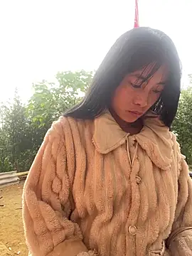 Snapshot of EmLy02 chatting on 12-23-25, 01:25 EmLy02 online show from 12-23-25, 01:25