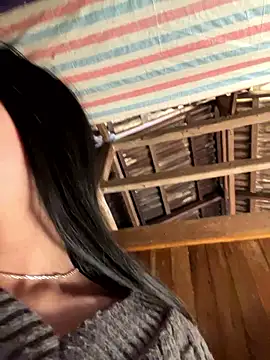 Snapshot of EmLy02 chatting on 01-12-26, 01:44 EmLy02 online show from 01-12-26, 01:44