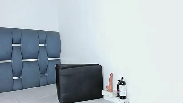 Snapshot of yourwife_anna chatting on 10-20-25, 10:27 yourwife anna online show from 10-20-25, 10:27