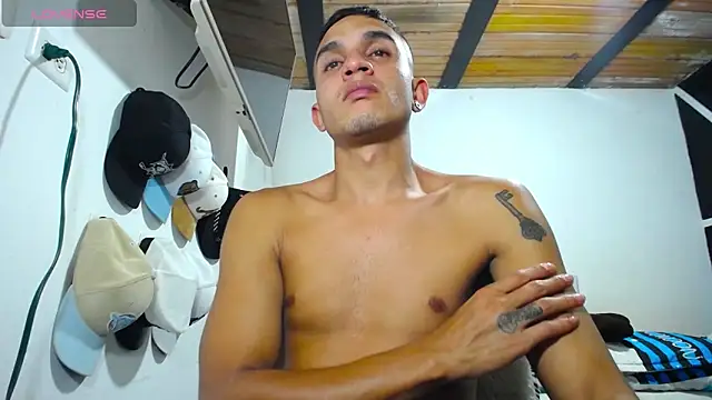 Snapshot of Angel_latinboy chatting on 01-14-25, 02:50 Angel latinboy online show from 01-14-25, 02:50