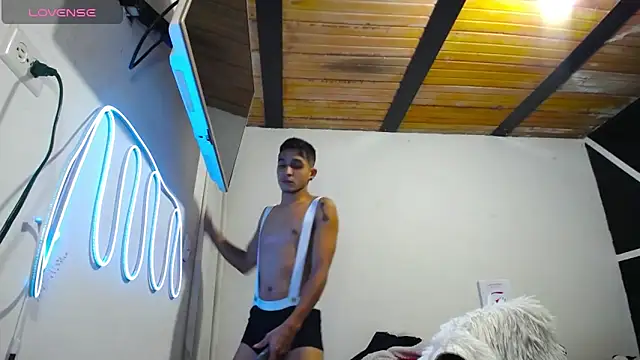 Snapshot of Angel_latinboy chatting on 03-05-25, 01:31 Angel latinboy online show from 03-05-25, 01:31