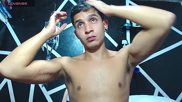 Snapshot of Angel_latinboy chatting on 10-20-25, 11:27 Angel latinboy online show from 10-20-25, 11:27