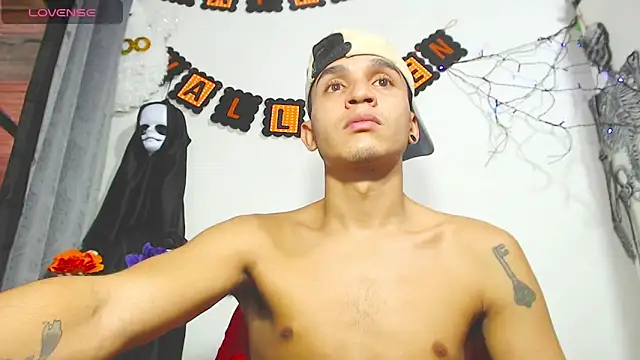 Snapshot of Angel_latinboy chatting on 10-23-25, 05:12 Angel latinboy online show from 10-23-25, 05:12