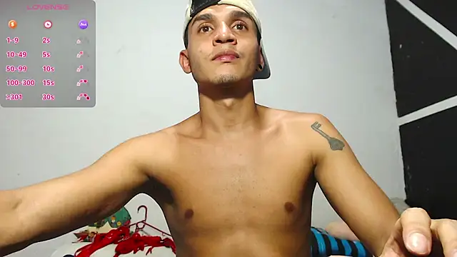 Snapshot of Angel_latinboy chatting on 11-18-25, 09:30 Angel latinboy online show from 11-18-25, 09:30