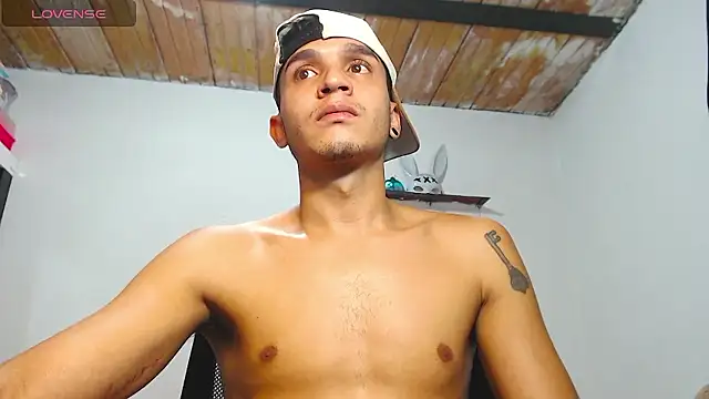 Angel latinboy online show from 01-13-26, 05:07