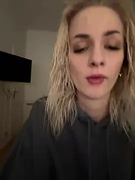 Snapshot of DaryaDoll chatting on 01-12-26, 10:37 DaryaDoll online show from 01-12-26, 10:37