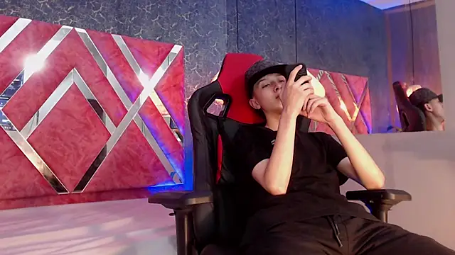 Snapshot of ArthurCox chatting on 09-08-25, 11:37 ArthurCox online show from 09-08-25, 11:37