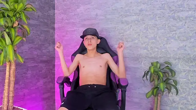 Snapshot of ArthurCox chatting on 09-14-25, 06:40 ArthurCox online show from 09-14-25, 06:40