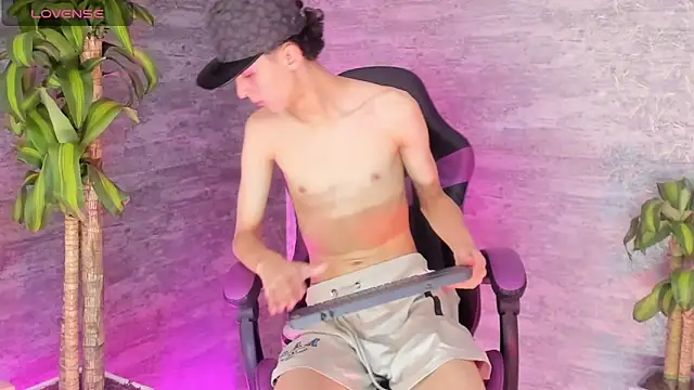 Snapshot of ArthurCox chatting on 09-16-25, 05:47 ArthurCox online show from 09-16-25, 05:47