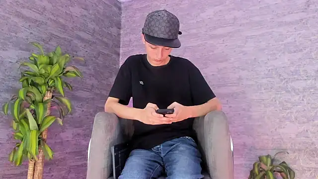 Snapshot of ArthurCox chatting on 09-17-25, 05:47 ArthurCox online show from 09-17-25, 05:47