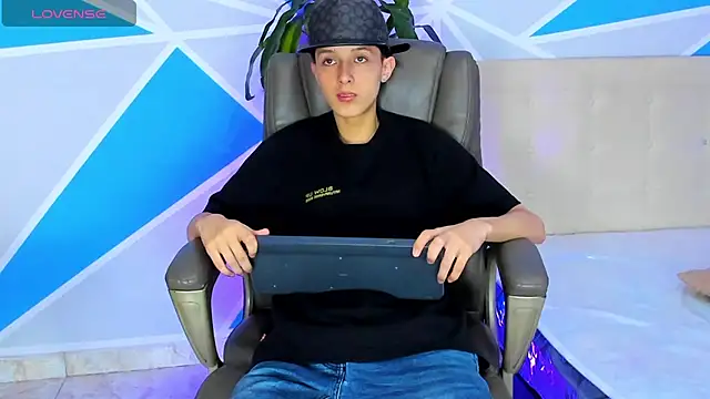 Snapshot of ArthurCox chatting on 09-22-25, 06:10 ArthurCox online show from 09-22-25, 06:10