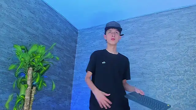 Snapshot of ArthurCox chatting on 09-24-25, 05:27 ArthurCox online show from 09-24-25, 05:27