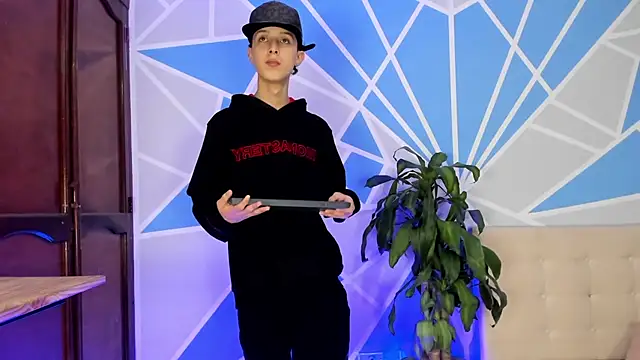 Snapshot of ArthurCox chatting on 09-29-25, 05:29 ArthurCox online show from 09-29-25, 05:29