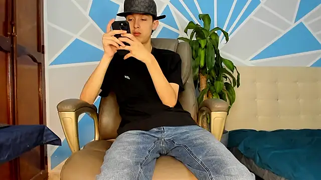 Snapshot of ArthurCox chatting on 10-04-25, 05:33 ArthurCox online show from 10-04-25, 05:33