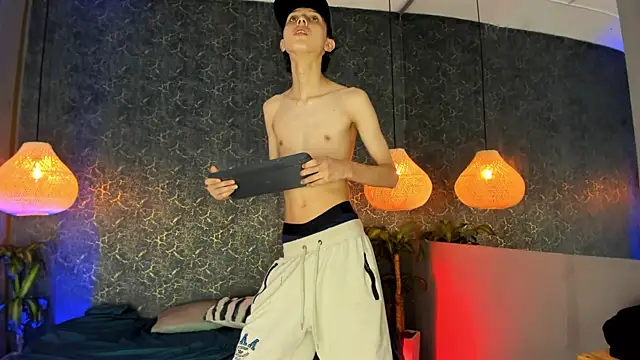 Snapshot of ArthurCox chatting on 10-08-25, 07:00 ArthurCox online show from 10-08-25, 07:00