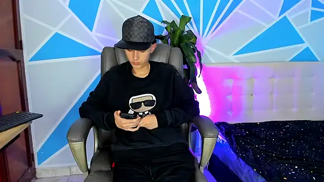 Snapshot of ArthurCox chatting on 10-10-25, 05:45 ArthurCox online show from 10-10-25, 05:45