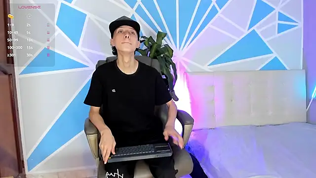 Snapshot of ArthurCox chatting on 10-11-25, 05:44 ArthurCox online show from 10-11-25, 05:44