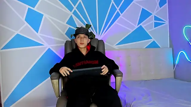 Snapshot of ArthurCox chatting on 10-12-25, 05:23 ArthurCox online show from 10-12-25, 05:23