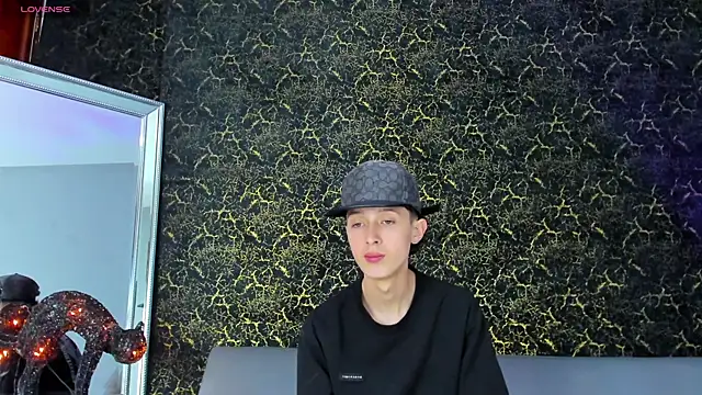 Snapshot of ArthurCox chatting on 10-22-25, 05:34 ArthurCox online show from 10-22-25, 05:34