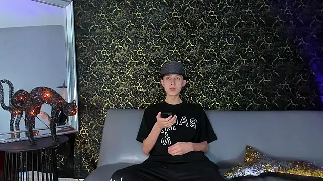 Snapshot of ArthurCox chatting on 10-24-25, 05:20 ArthurCox online show from 10-24-25, 05:20