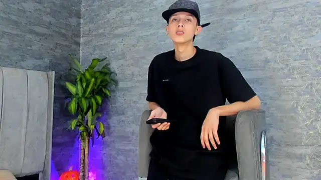 Snapshot of ArthurCox chatting on 10-25-25, 05:30 ArthurCox online show from 10-25-25, 05:30