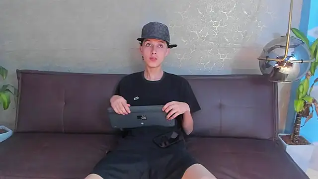 Snapshot of ArthurCox chatting on 10-27-25, 05:28 ArthurCox online show from 10-27-25, 05:28