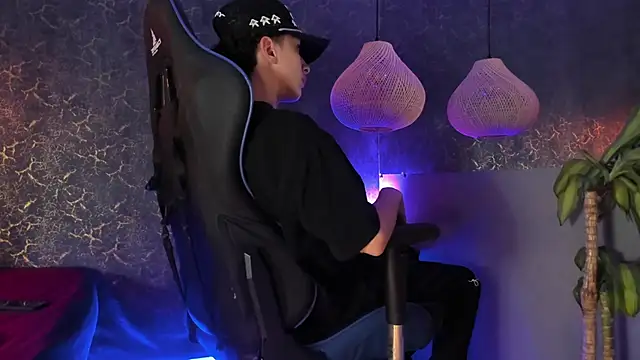 Snapshot of ArthurCox chatting on 11-15-25, 05:20 ArthurCox online show from 11-15-25, 05:20