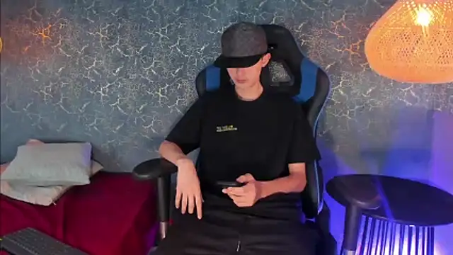 Snapshot of ArthurCox chatting on 11-21-25, 07:34 ArthurCox online show from 11-21-25, 07:34