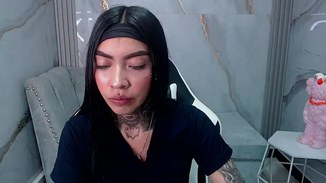 Snapshot of Ashley_Blum_v chatting on 09-19-25, 07:36 Ashley Blum v online show from 09-19-25, 07:36