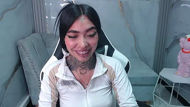 Snapshot of Ashley_Blum_v chatting on 10-01-25, 01:11 Ashley Blum v online show from 10-01-25, 01:11