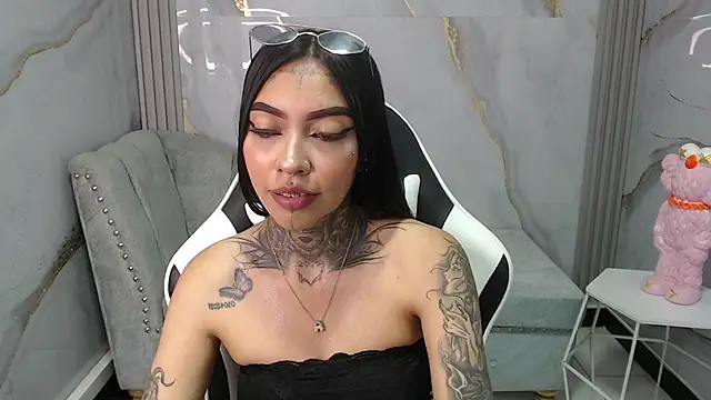 Snapshot of Ashley_Blum_v chatting on 10-02-25, 08:05 Ashley Blum v online show from 10-02-25, 08:05