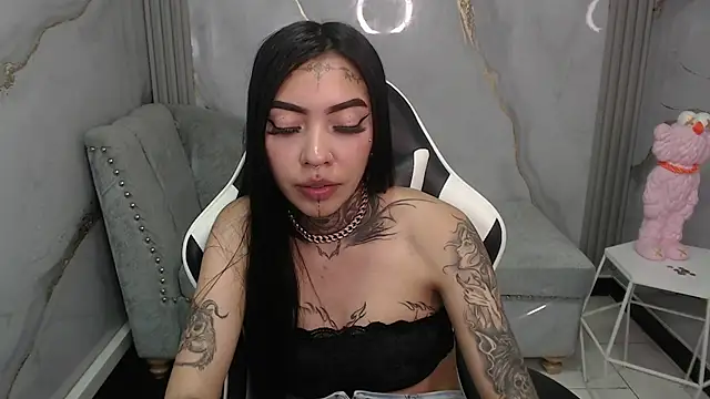 Snapshot of Ashley_Blum_v chatting on 11-24-25, 01:16 Ashley Blum v online show from 11-24-25, 01:16