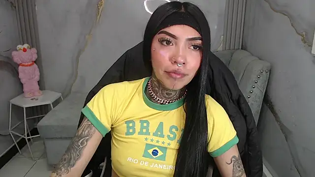 Snapshot of Ashley_Blum_v chatting on 12-15-25, 08:24 Ashley Blum v online show from 12-15-25, 08:24