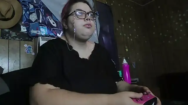 Snapshot of GoddessDess chatting on 09-23-25, 12:52 GoddessDess online show from 09-23-25, 12:52