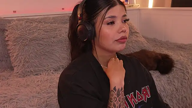 sophieee art online show from 01-09-26, 03:31