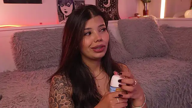 sophieee art online show from 03-09-26, 05:55