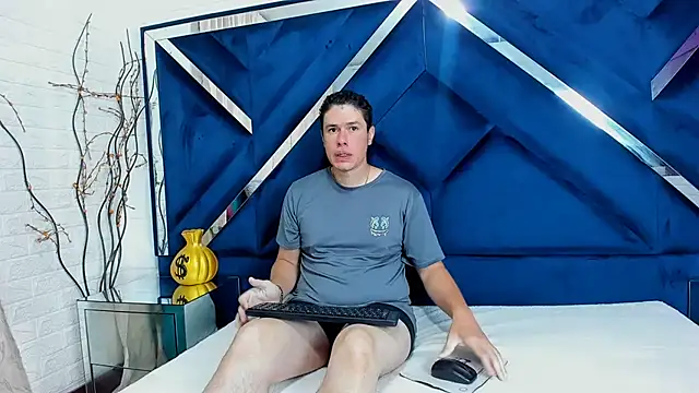 Snapshot of CandyandSteven chatting on 09-11-25, 02:33 CandyandSteven online show from 09-11-25, 02:33