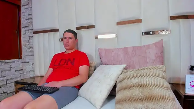 Snapshot of CandyandSteven chatting on 01-11-26, 03:22 CandyandSteven online show from 01-11-26, 03:22