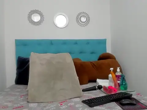 Snapshot of candy_big_tits18 chatting on 11-19-25, 11:38 candy big tits18 online show from 11-19-25, 11:38