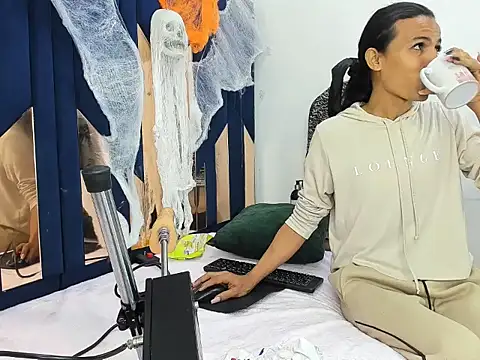 Aisha hotts777 online show from 10-30-25, 04:58