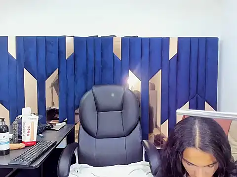 Aisha hotts777 online show from 11-19-25, 04:23