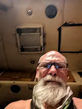 Snapshot of Deepinallthe chatting on 11-29-25, 10:24 Deepinallthe online show from 11-29-25, 10:24