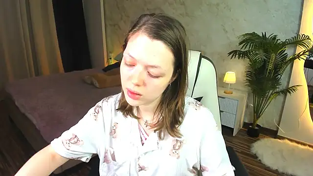 Lunar Lily online show from 09-17-25, 05:42