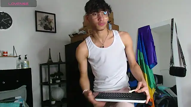 Gael Jones online show from 09-21-25, 01:46