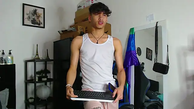 Gael Jones online show from 09-25-25, 02:26